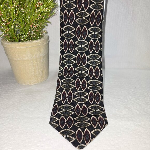 J.G. BROWN 100% SILK TIE MENS BLACK WITH CRIMSON MARQUIS DESIGN - Picture 1 of 6